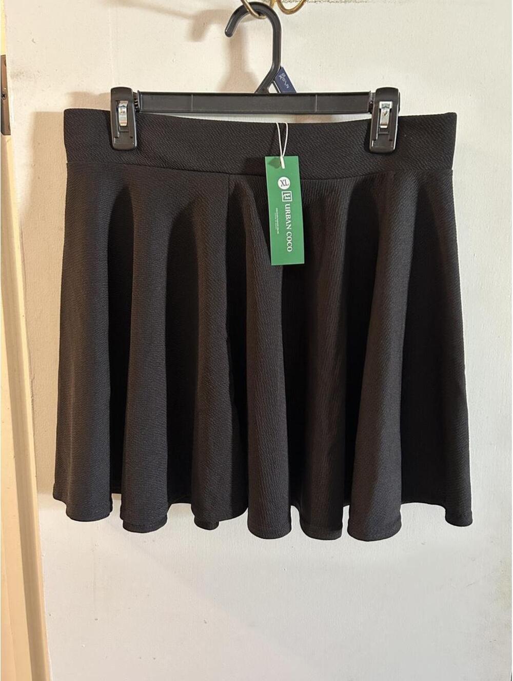 New with tags Urban Coco Black pleated skater mini skirt size XL